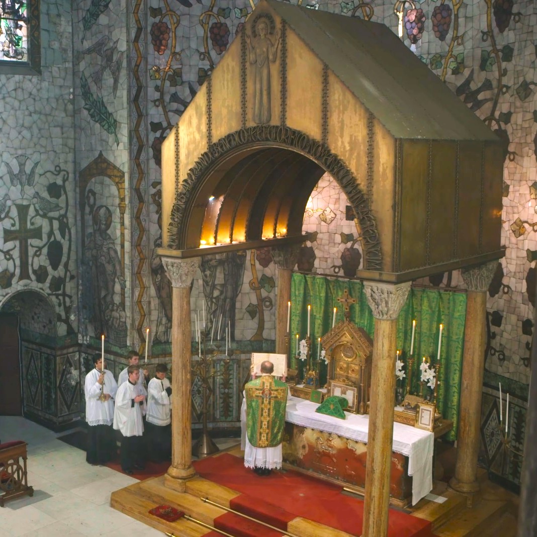 Het ciborium van de Sint Agneskerk